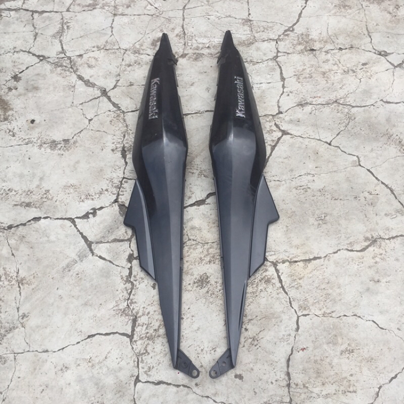 cover body belakang set kawasaki zx 130 original