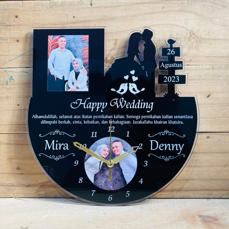 

Kado Pernikahan Custom dua Foto Bonus Box Kado dan Pita