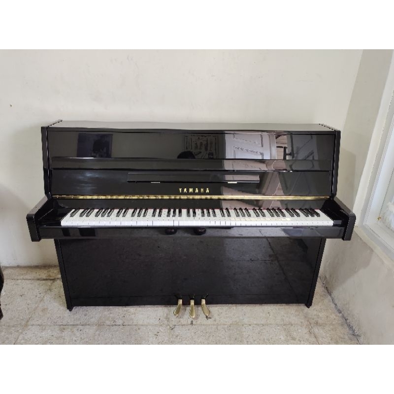 Piano Yamaha JU109 PE Hitam