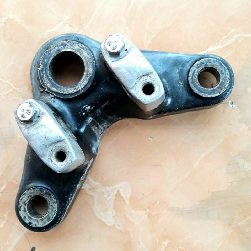 Honda CB125 CG125 CB CG 125 Segitiga Atas Shock Shok Depan Hitam Original Bekas