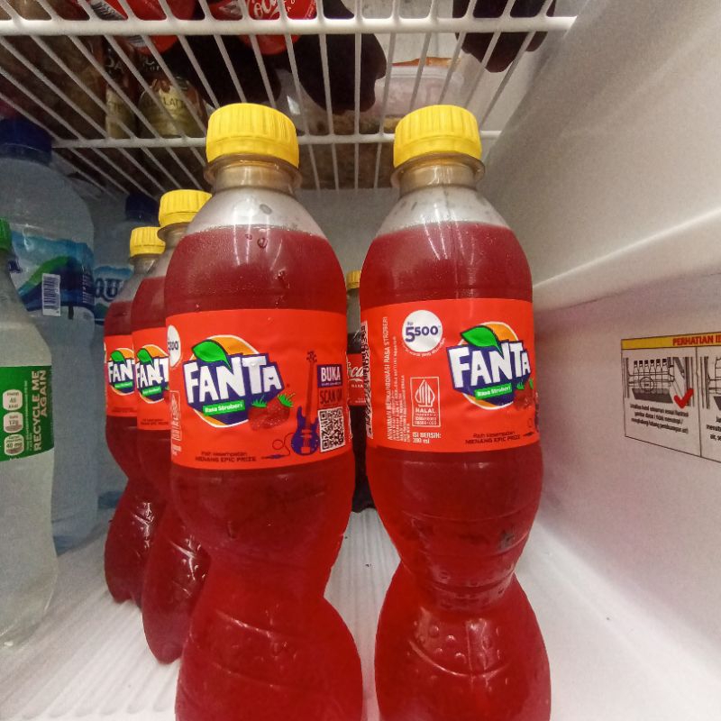 

Fanta Minuman Soda Rasa Strawberry 390 ml