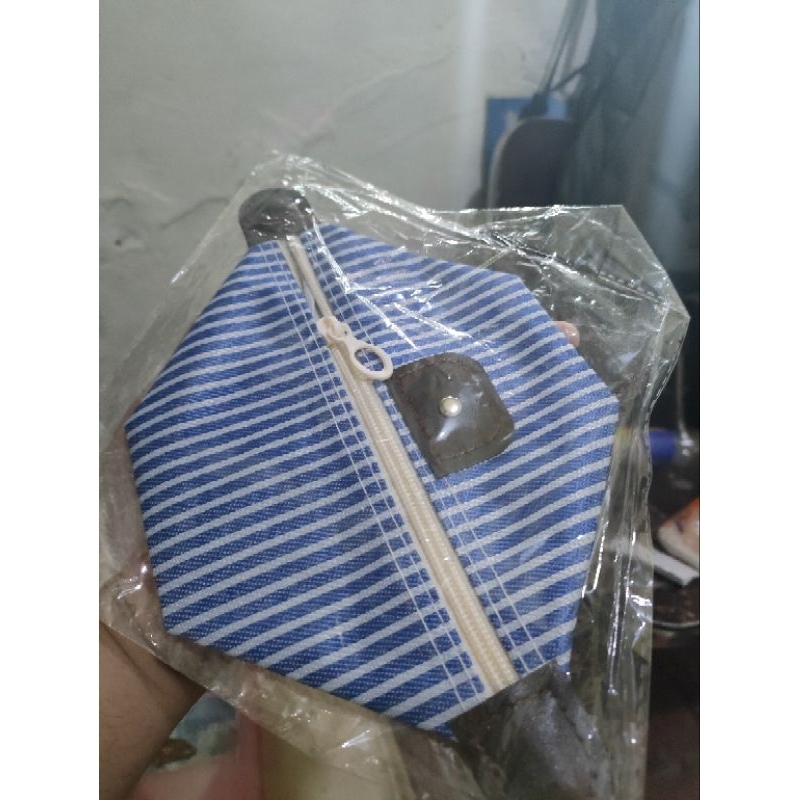 

Tas Peralatan Sekolah