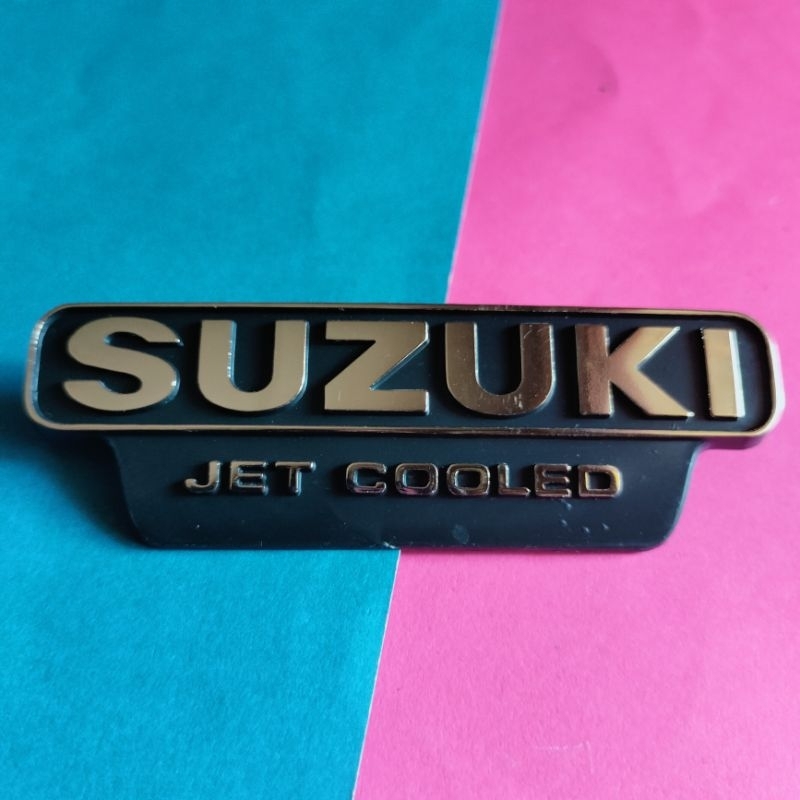EMBLEM SUZUKI JET COOLED BELAKANG SADEL