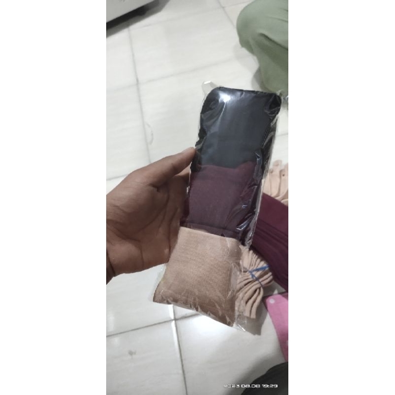 kaus kaki jempol muslimah panjang