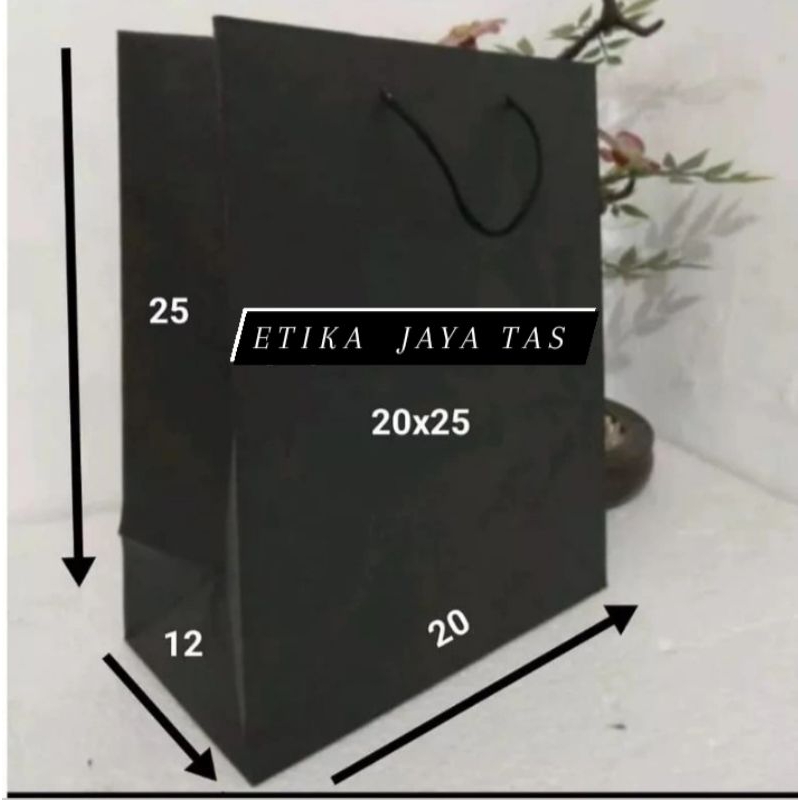 

(1Lusin = 12 pcs) paperbag 20x25 hitam/tas kertas hitam per lusin isi