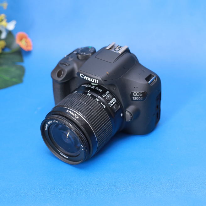 CANON 1300D Lensa 18-55mm / Kamera DSLR - vg