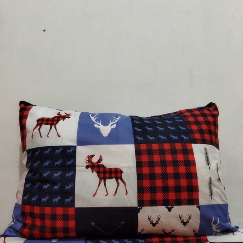 sarung bantal motif karakter