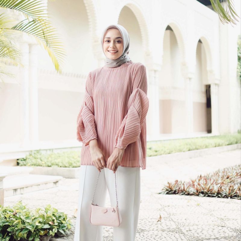 Pleats Blouse Vanilla Hijab size L new with tag free gift