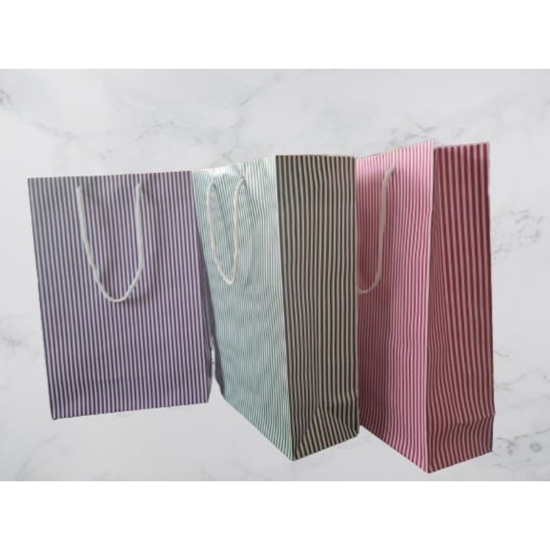 

Paper Bag Motif Garis / Tas Kado Motif Garis