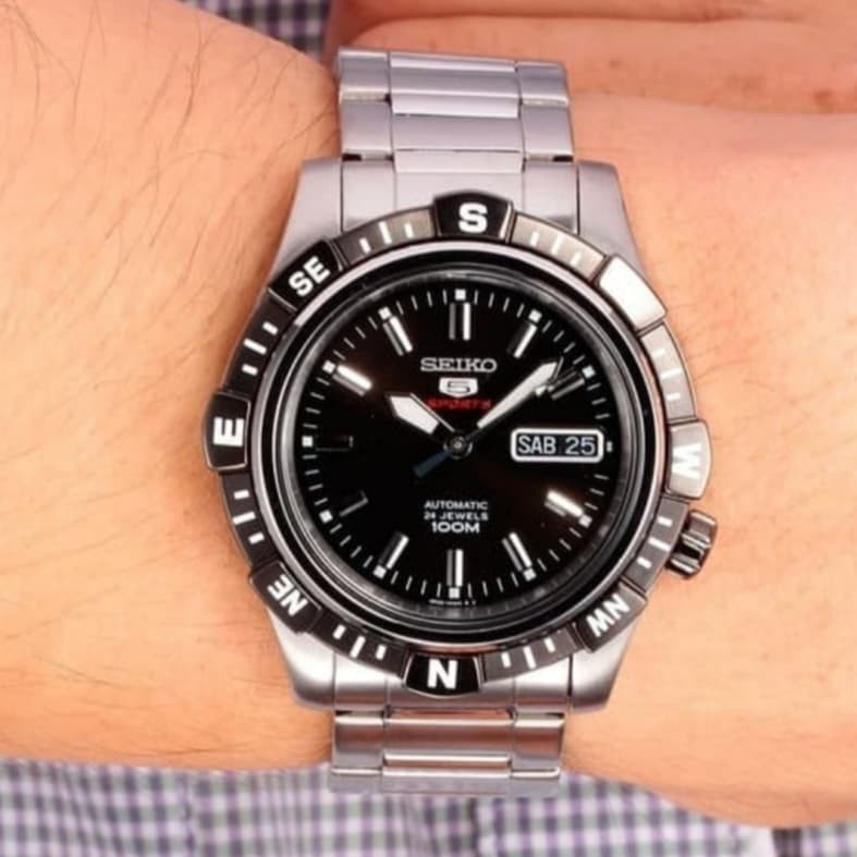 Jam Tangan Seiko Seiko 5 Sports SRP139K1 Automatic Silver Black Original