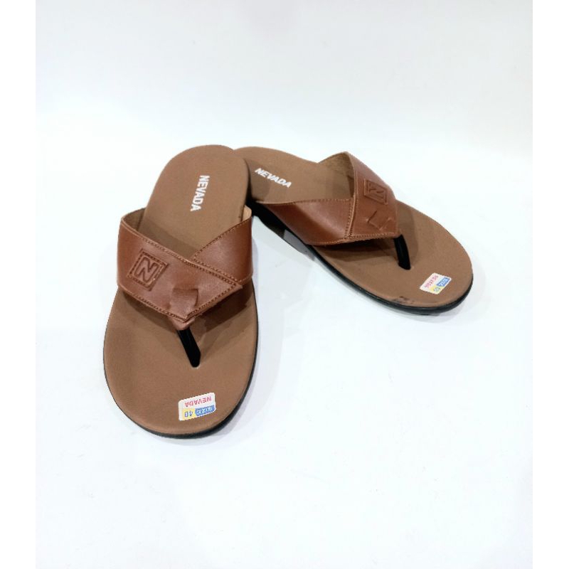 Sandal japit Nevada pria