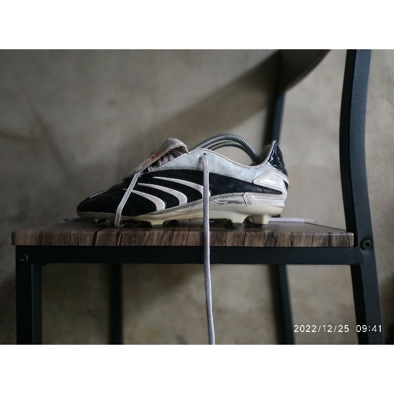 Sepatu Bola Adidas Predator Absolado