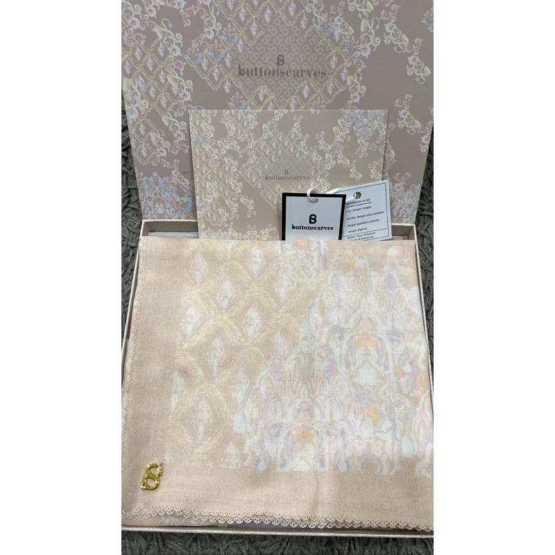 PRELOVED buttonscarves granada cream tan