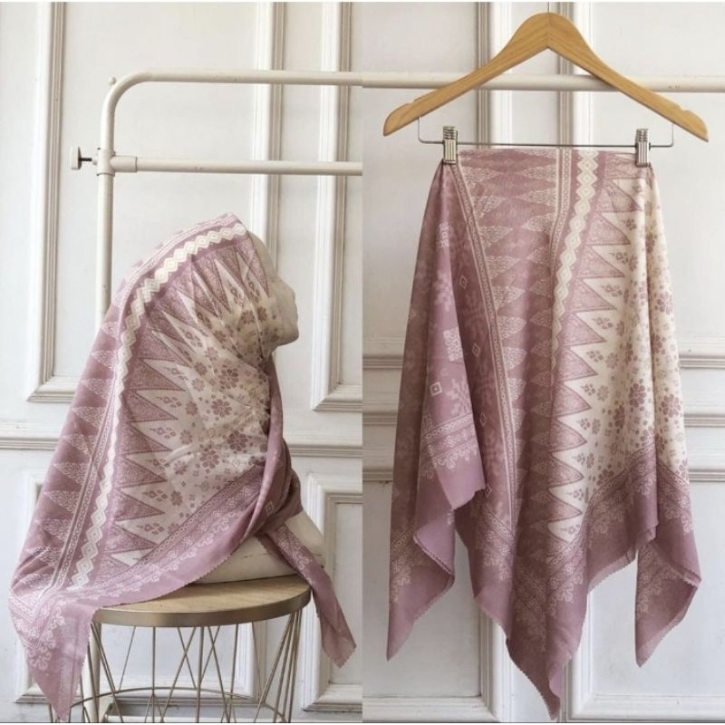 HIJAB SEGI EMPAT VOAL MOTIF BATIK SONGKET DUSTY