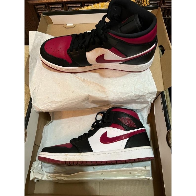 Nike Air Jordan 1 mid bred toe