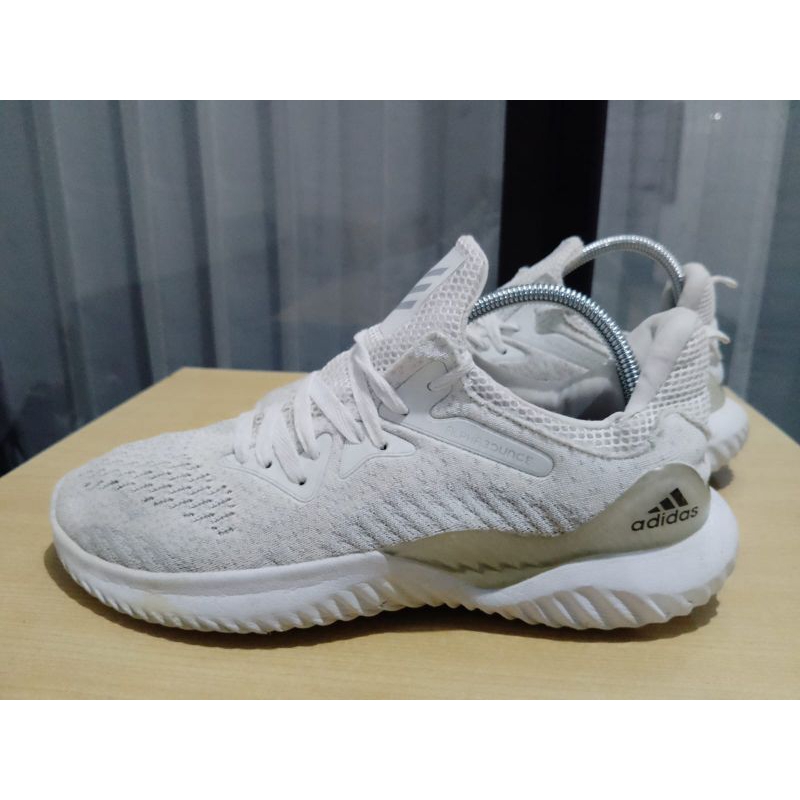 Sepatu Second AlphaBounce