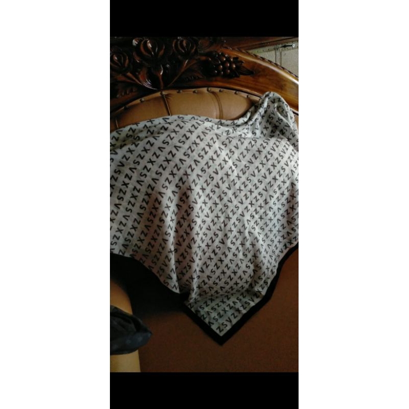 ViviZubedi X Zaskia Sungkar Natiqa Scarf Monogram white PL
