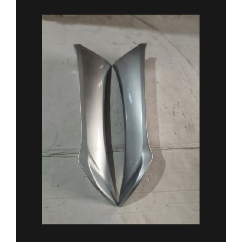 COVER BODY SAMPING SAYAP LUAR/DEK LUAR HONDA SUPRA X 125 LAMA OLD WARNA SILVER