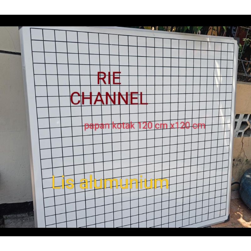 

papan tulis kotak 120x120cm Lis alumunium