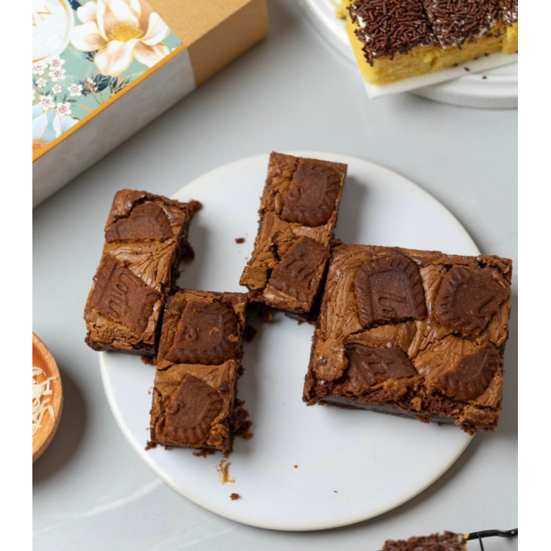 

NAMI CAKE BALI Lotus Biscoff Brownies