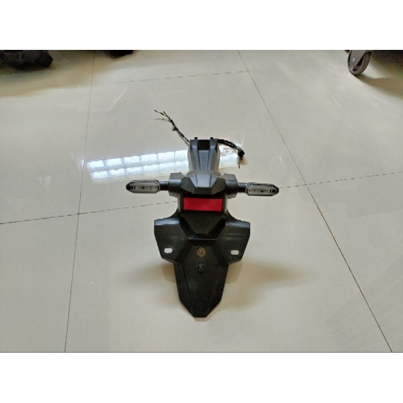 spakbor belakang slebor belakang Honda CBR 150 r LED original