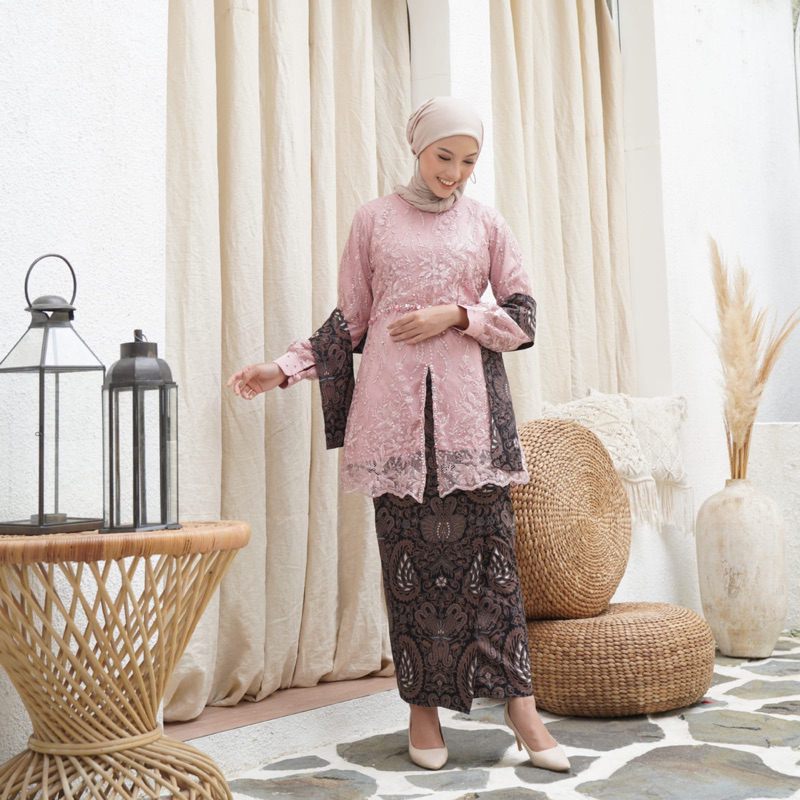 Kebaya Wisuda Modern / Seragam Kondangan Keluarga/Batik Sarimbitan