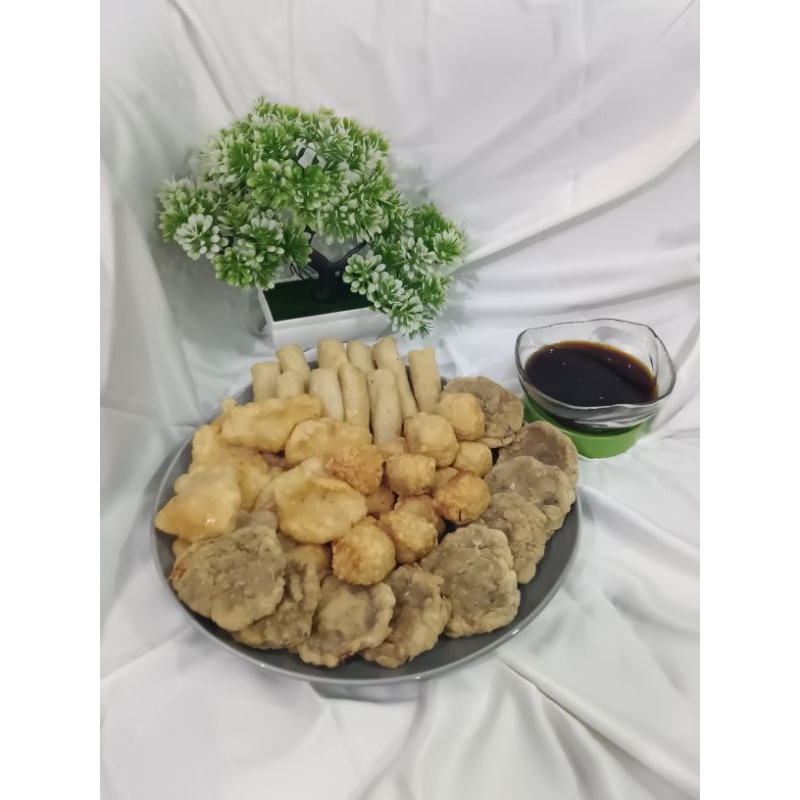 

pempek khas palembang ikan tenggiri asli