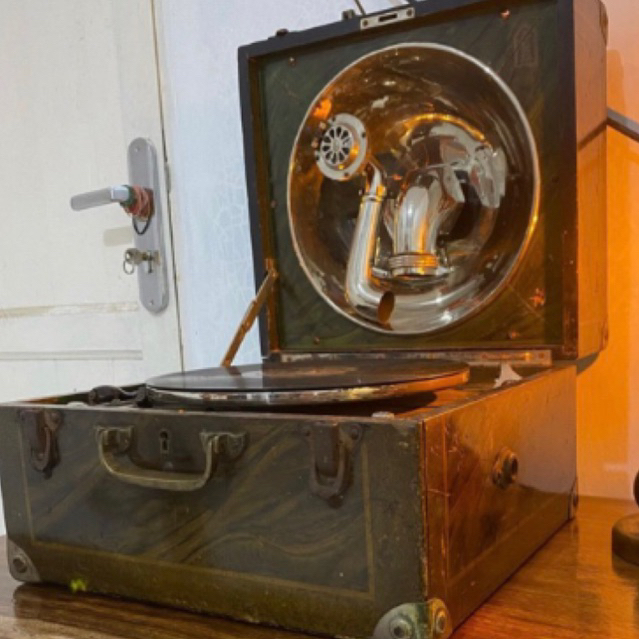 Gramophone antik classik free piringan hitam batu