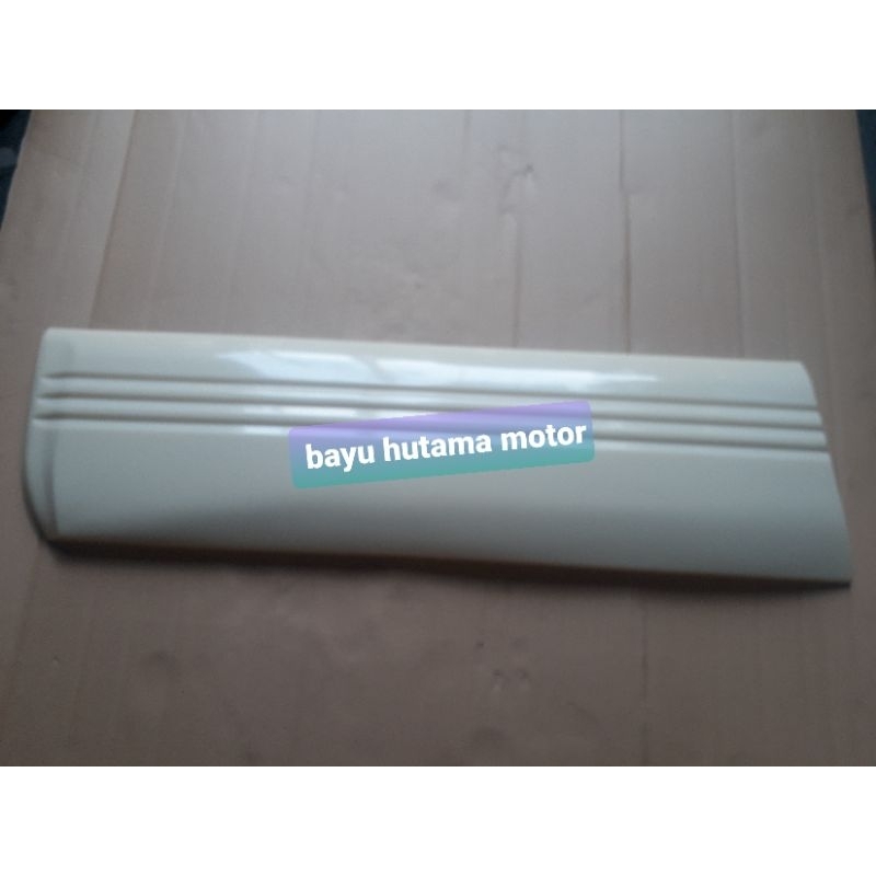 moulding pintu depan kiri kijang krista.