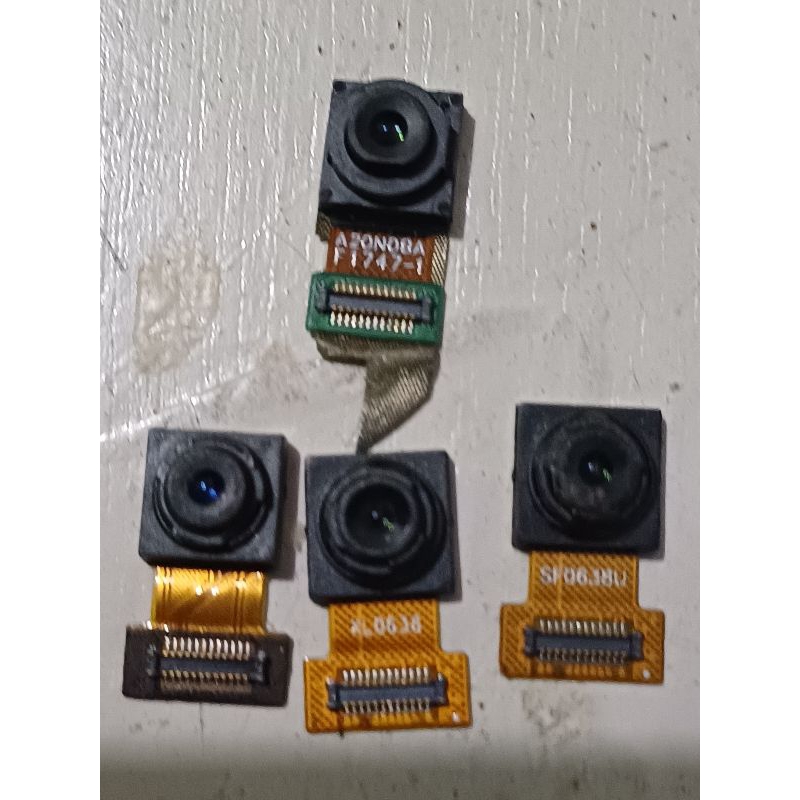 Kamera depan Oppo F5 copotan