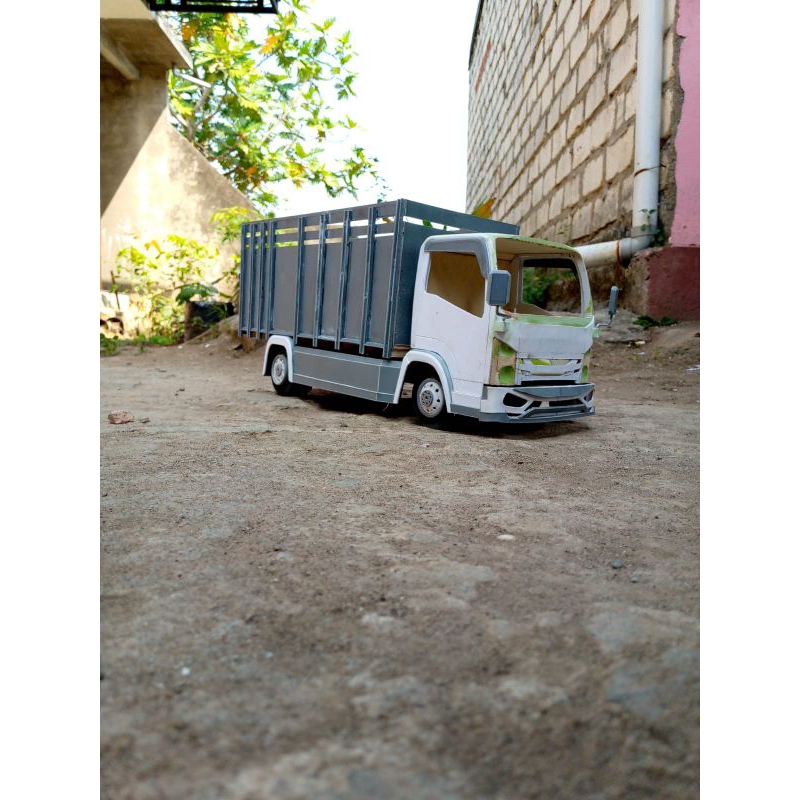 mentahan miniatur truk giga skala 16