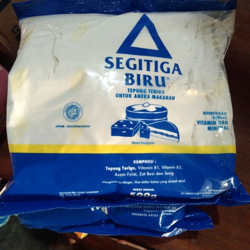 

tepung terigu segitiga,500g