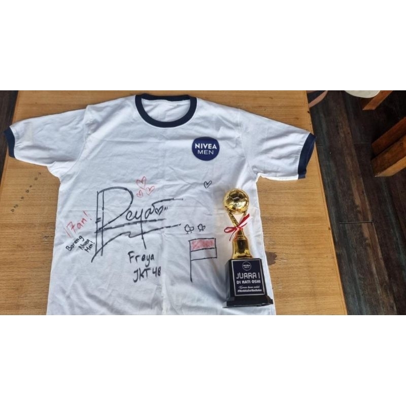 KAOS NIVEAMEN TTD FREYA JKT48 (Tidak termasuk piala)