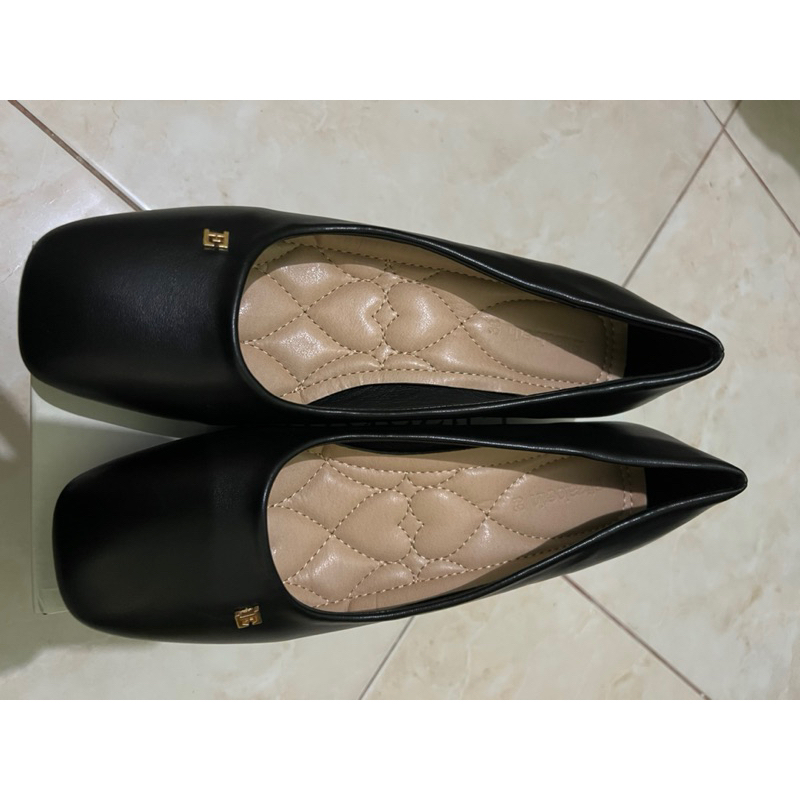 Elizabeth sepatu