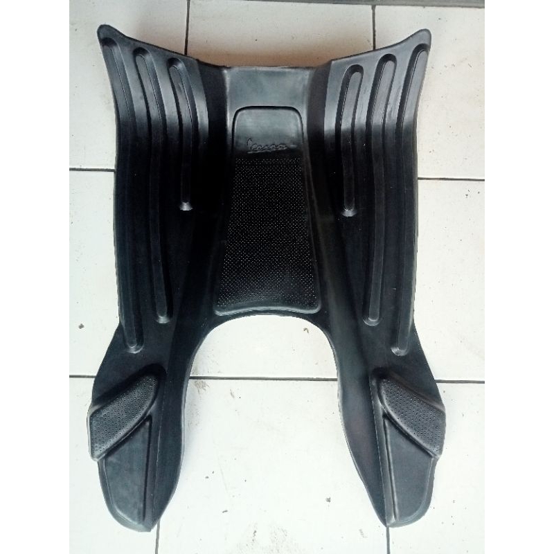 Karpet Vespa LX dan S / floormate Vespa / aksesoris Vespa
