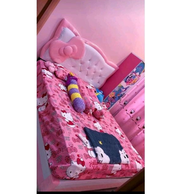 Divan sandaran karakter hello Kitty