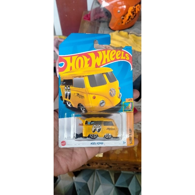 Hot Wheels Cool Kombi Kuning Mooneyes