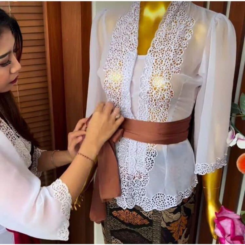 Kain bordir warna putih/ Kain bordir kebaya bali
