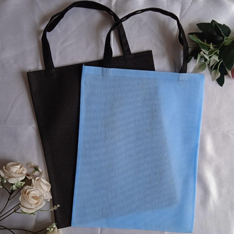 

INDI ADV | GoodyBag TEBAL Spunbond Polos ukuran 25x33 cm