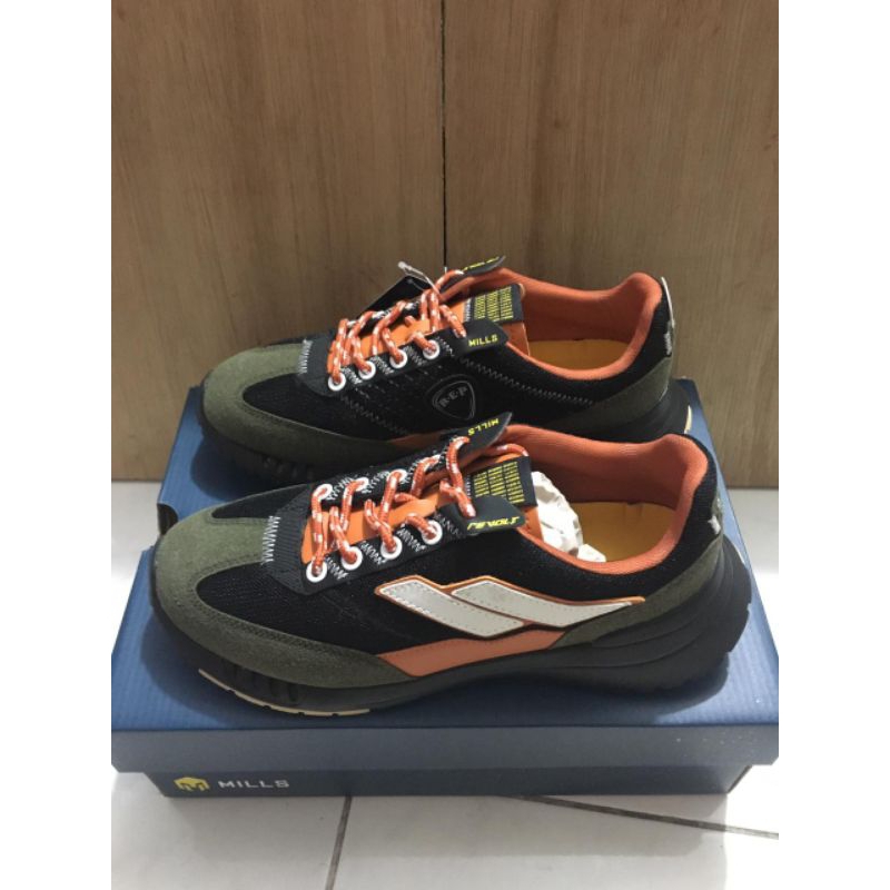 SEPATU MILLS REVOLT RAZE REP