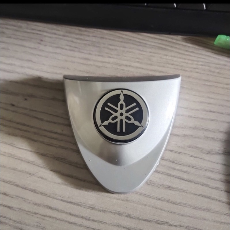 Logo Emblem Panel Depan Yamaha Fizr vega R lama