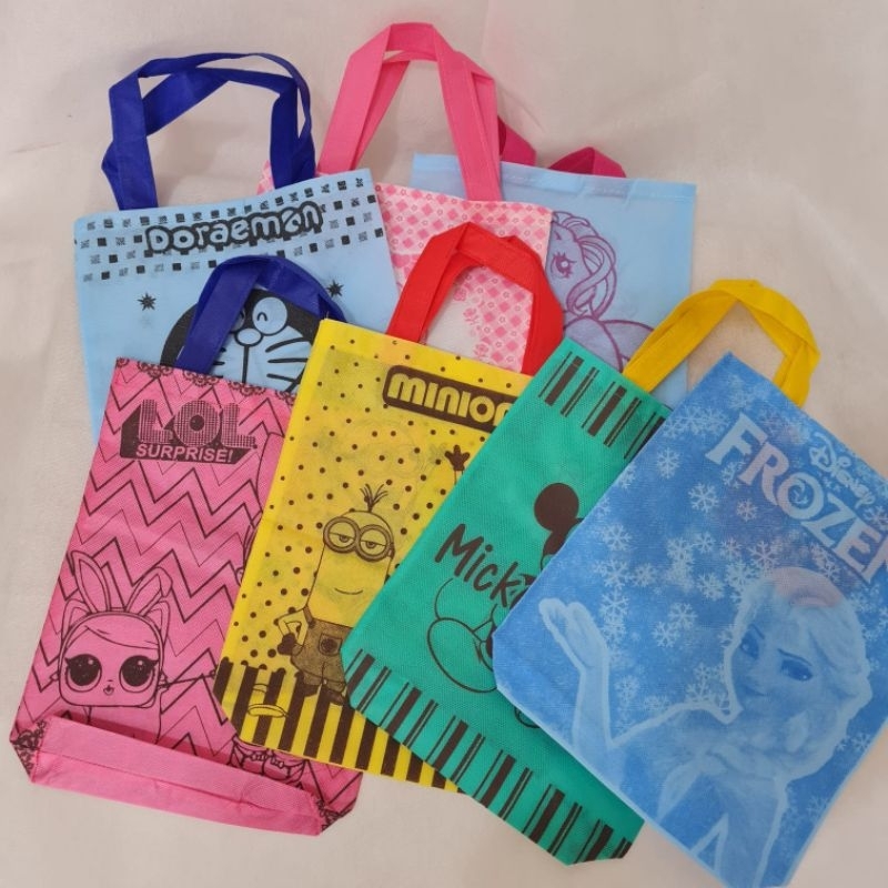 

Tas Spoundbond / Goodiebag Ultah Karakter - Mini