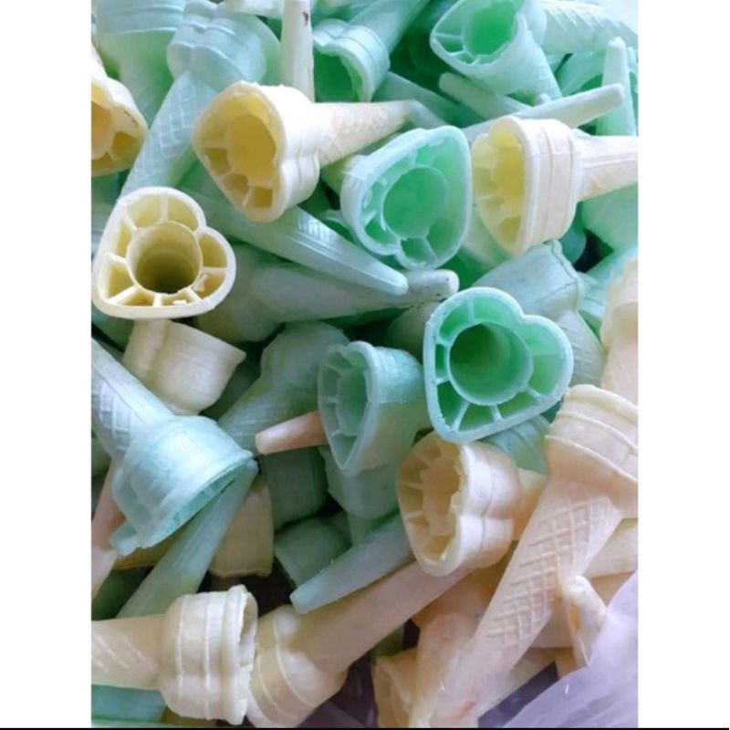 

Cone es cream bentuk love/krupuk es krim love 1bal isi 500bj