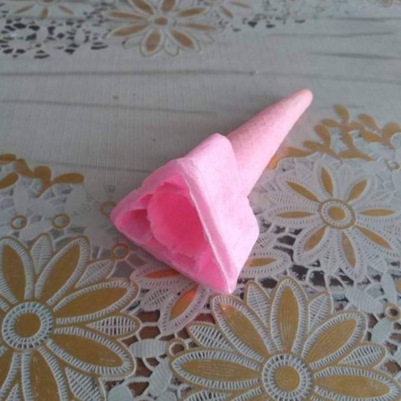 Cone es cream bentuk segitiga/krupuk es cream 1bal isi 500bj