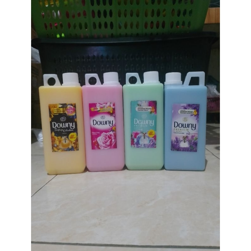 DOWNY pelembut dan pewangi pakaian 1Liter