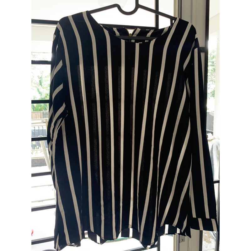 Blouse garis hitam putih