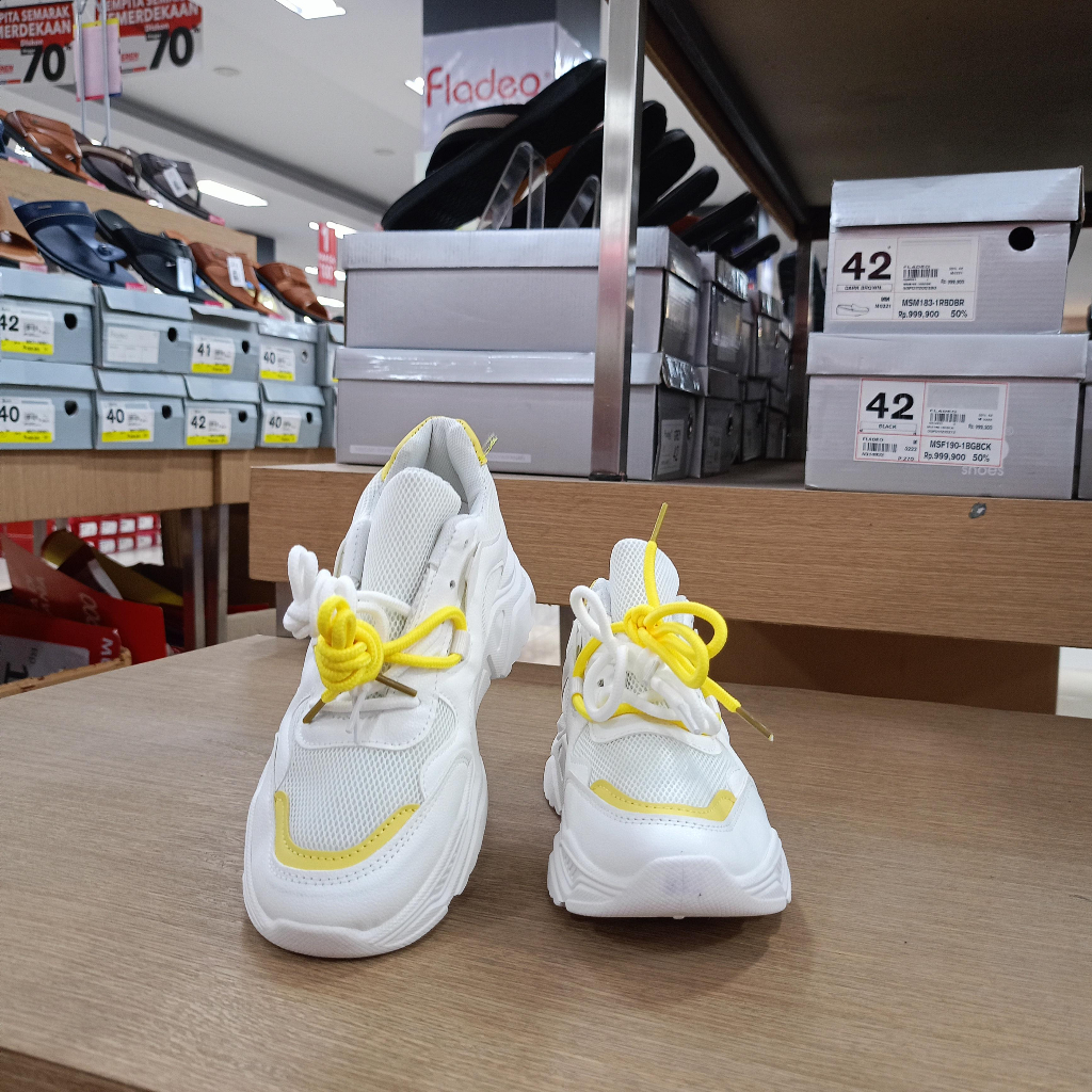 SEPATU SNEAKERS WANITA PUTIH KUNING