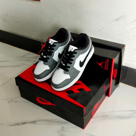Sepatu sneakers nike air jordan kids grey white unisex bonus kaos kaki