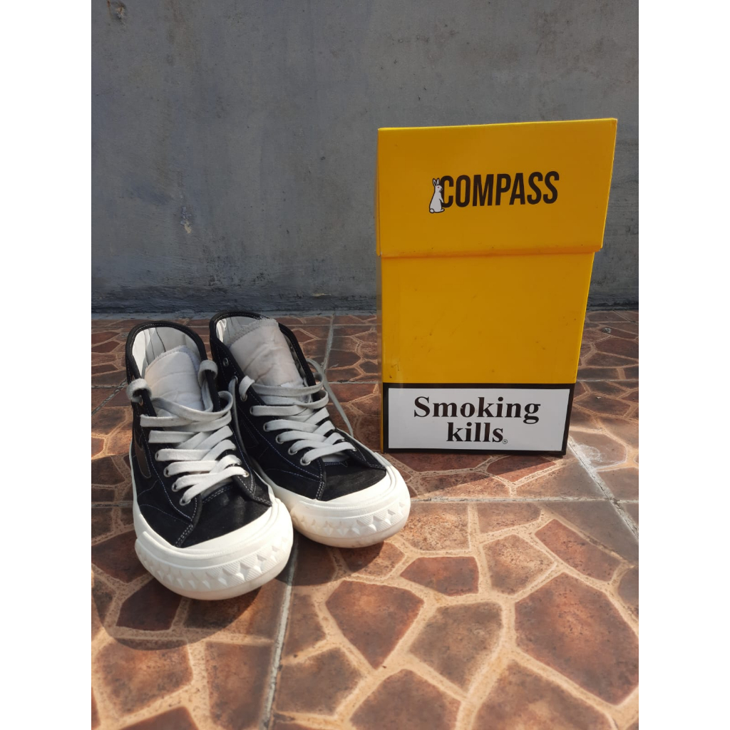 Sepatu Compass X Smoking Kills (Limited Edition) Original