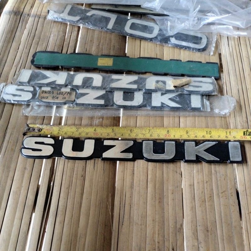 emblem suzuki carry logo sticker suzuki carry suzuki katana grill carry tulisan huruf suzuki grill c